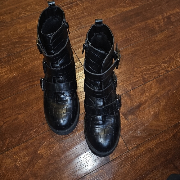 NWT Arizona Jean Co. Croco embossed Ankle Boots, Size 9.5 - Picture 2 of 5